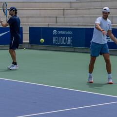Nadal y Moya se enfrentan a los jugadores de la Academia