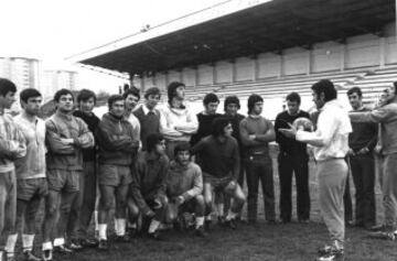 Comenzó su carrera como entrenador en la temporada 71/72 al frente del Gimnástica Torrelavega. Al carecer de carnet de entrenador nacional estuvo acompañado por José Enrique Pedregal García en las labores técnicas.  