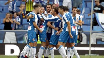 GRAF766. CORNELLÀ - EL PRAT (BARCELONA), 26/08/2018.- Los jugadores del Espanyol celebran el primer gol del equipo españolista durante el encuentro correspondiente a la segunda jornada de primera división que disputan esta tarde frent