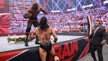 Drew McIntyre ataca a Bobby Lashley en Raw.