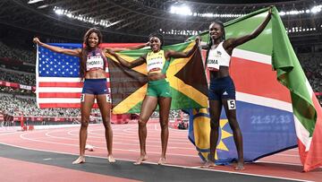 Gold medallist  Jamaica&#039;s Elaine Thompson-Herah (C), silver medallist Namibia&#039;s Christine Mboma (R) amd bronze medallist USA&#039;s Gabrielle Thomas (L) pose after the women&#039;s 200m final during the Tokyo 2020 Olympic Games at the Olympic Stadium in Tokyo on August 3, 2021. (Photo by Jewel SAMAD / AFP)