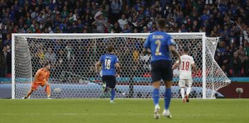 1-0. Federico Chiesa marca el primer gol.