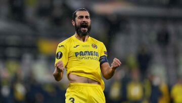 Villarreal&#039;s Spanish defender Raul Albiol celebrates after scoring in a penalty shoot-out during the UEFA Europa League final football match between Villarreal CF and Manchester United at the Gdansk Stadium in Gdansk on May 26, 2021. (Photo by Michae
