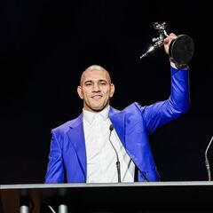 Pereira “comparte” el premio de mejor peleador con Topuria