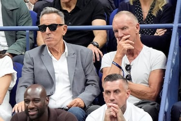Bruce Springsteen y Sting asisten a la final individual masculina de tenis entre el italiano Jannik Sinner y el español Carlos Alcaraz.