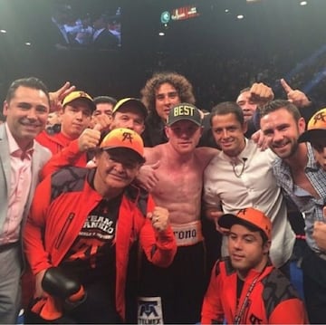 Canelo con Ochoa, Chicharito y Layún.