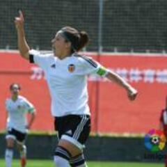 La lucha por el título se ciñe al Athletic y el Barcelona