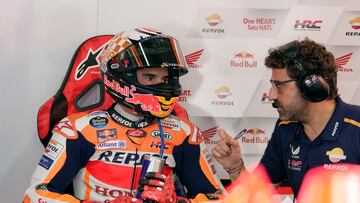 Marc Márquez junto a su técnico, Santi Hernández.