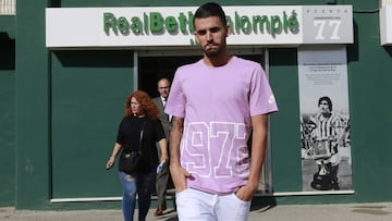 Ceballos a su salida estadio Betis. 