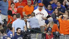 Una ni&ntilde;a llora despu&eacute;s de recibir un bolazo durante el partido de MLB entre los Astros de Houston y los Cubs de Chicago.