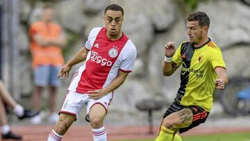 Con 18 años realizó su debut con el Ajax en la primera jornada de la temporada 2019