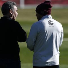 Marcelo Espina comienza la poda en Colo Colo con 4 jugadores