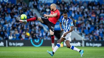 Momento del partido entre el Alavés y la Real Sociedad.