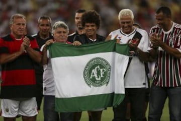 Zico y Neymar unidos por homenaje a Chapecoense en el Maracaná