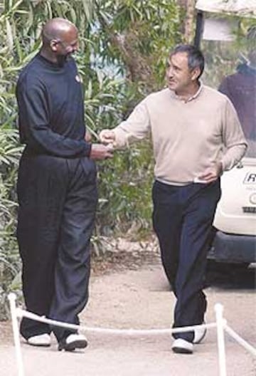 Seve Ballesteros saluda a Michael Jordan.