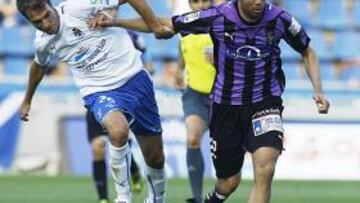 <b>SIN CUARTEL. </b>Richi y Diego Costa pugnan por el balón.