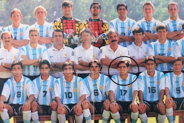 Walter Coyette aparece sentado abajo en la foto del plantel de Argentina que ganó el Mundial Sub 20 de 1995.