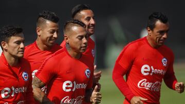 Futbol, entrenamiento seleccion chilena.
Los jugadores de la seleccion chilena, atienden el entrenamiento matutino en el complejo deportivo Juan Pinto Duran de Santiago, Chile.
20/03/2017
Marcelo Hernandez/Photosport******
Football, chilean nationa