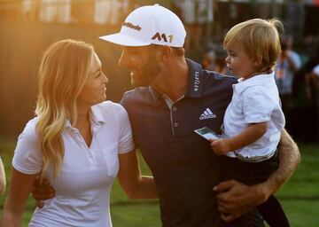 La familia de Dustin Johnson.