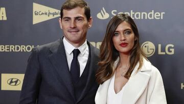 La periodista y el futbolista anunciaban oficialmente su separación el pasado mes de abril después de varios meses -e incluso años- de rumores de crisis en uno de los matrimonios más queridos de nuestro país. Con una delicada publicación en las redes sociales, Iker y Sara daban a conocer que su historia de amor había llegado a su fin después de una década juntos y con dos hijos en común. A día de hoy, los dos mantienen una excelente relación y no es raro verlos hacer planes en familia. 