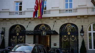 Vista exterior del hotel de lujo Ritz, gestionado por por la cadena Mandarin Oriental Hotel Group, a 26 de junio de 2022, en Madrid, (España). Este es uno de los hoteles que alojarán a los asistentes a la cumbre de La Organización del Tratado del Atlántico Norte (OTAN) 2022 que se celebra el 29 y 30 de junio en Madrid. OTAN es la alianza militar intergubernamental que se rige por el Tratado del Atlántico Norte firmado en 1949 y a la que España se anexionó hace 40 años. Los hosteleros de Madrid estiman en medio millón de euros el impacto de la esta cumbre en la comunidad madrileña. Desde la Asociación Empresarial Hotelera de Madrid (AEHM) han destacado que "estos acontecimientos tienen una gran repercusión para la proyección de la ciudad". "No obstante, esta gran resonancia conlleva a que muchos turistas no visiten Madrid por miedo a no encontrar plazas hoteleras".
26 JUNIO 2022;MADRID;TURISMO;HOTEL DE LUJO;ENTRADA
Jesús Hellín   / Europa Press
26/06/2022