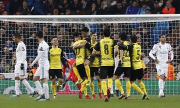 2-2. Aubameyang celebró el gol del empate a dos tantos.