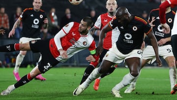 Soccer Football - Europa League - Play-Off - First Leg - Feyenoord v AS Roma - Feyenoord Stadium, Rotterdam, Netherlands - February 15, 2024 AS Roma's Romelu Lukaku scores their first goal REUTERS/Yves Herman