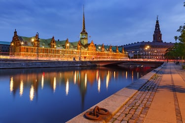 Panorámica de la antigua Bolsa de Valores 'Boersen' antes del incendio.