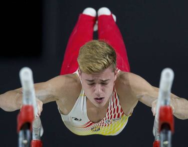 El chino Xiao sucede al japon¨¦s Uchimura en el t¨ªtulo mundial