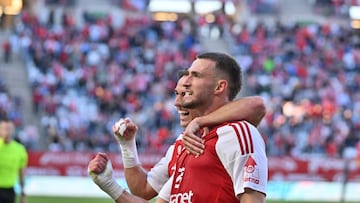 Flakus, gol y asistencia, y Benito, dos goles, decidieron el choque.