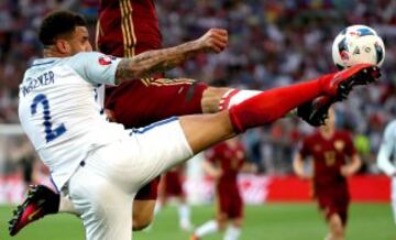 Kyle Walker y Fedor Smolov