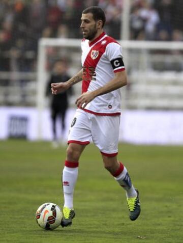 El centrocampista del Rayo Vallecano Roberto Trashorras durante el partido de la vigésima quinta jornada de Liga de Primera División disputado ante el Levante esta tarde en el estadio de Vallecas.