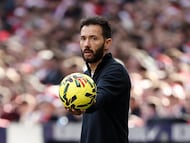 Carlos Corberán, durante su enfrentamiento liguero contra el Atlético de Madrid.