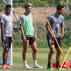 Muchos movimientos en el positivo mercado del Cádiz