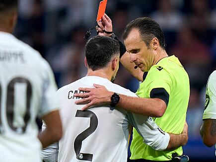 Papin explota: “Cuando vi al árbitro prácticamente del brazo de Carvajal...”