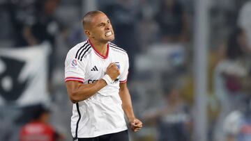 Futbol, Colo Colo vs Everton.
Fecha 5, campeonato Nacional 2023.
El jugador de Colo Colo Leandro Benegas, centro, celebra su gol contra Everton durante el partido de primera division realizado en el estadio Monumental en Santiago, Chile.
19/02/2023
Felipe Zanca/Photosport
Football, Colo Colo vs Everton.
3nd turn, 2023 National Championship.
Colo Colo's player Leandro Benegas, center, scores his goal against Everton during the first division match at the Monumental stadium in Santiago, Chile.
19/02/2023
Felipe Zanca/Photosport