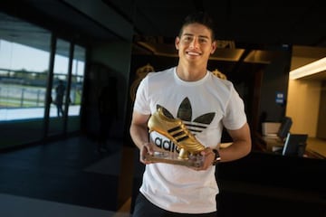 El segundo latino en conseguirlo desde 1982 es James Rodríguez, quien con los cafetaleros brilló y sumó seis goles en el magno evento de fútbol.  