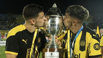 Pe?arol reafirma su condici¨®n de campe¨®n