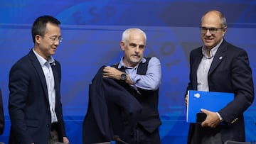 14/10/25
RUEDA DE PRENSA
PRESENTACION MAYOR ACCIONISTA
ALAN PACE
ESPANYOL
Mao Ye Wu CEO del RCD Espanyol
ANTONIO DAVILA Consejero Delegado