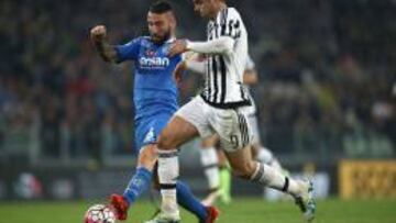 Morata conduce ante Lorenzo Tonelli.