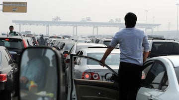 El atasco más grande del mundo: miles de coches, más de 100 kilómetros y 10 días de espera 