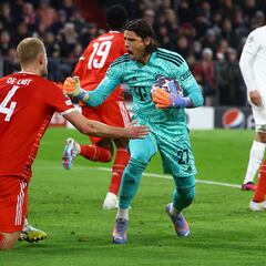 Premio para De Ligt: “Dejaré un camión de chocolate suizo en su puerta”