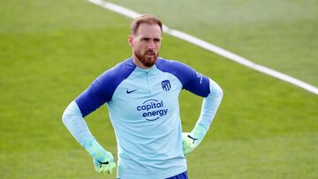 Oblak, en un entrenamiento del Atl¨¦tico.
