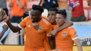 Con una buena participación de los latinoamericanos, el Houston Dynamo sacó un empate 2-2 ante el Whitecaps. Te presentamos el análisis de los protagonistas.