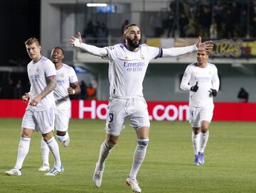 Benzema puso el 0-3 en el marcador.