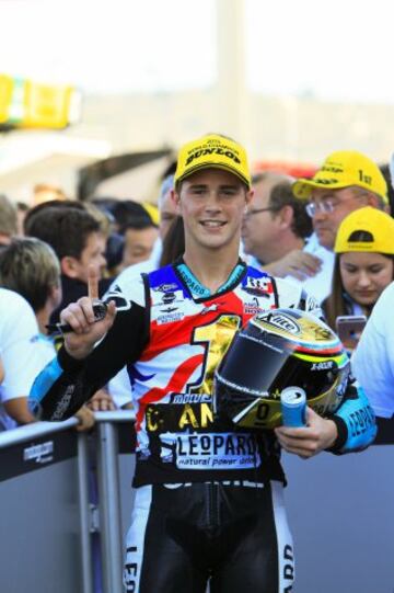 Danny Kent gana su primer campeonato en el Mundial de motociclismo.