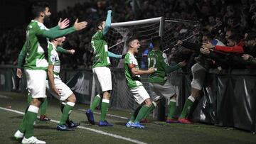 El Álamo celebra la clasificación.