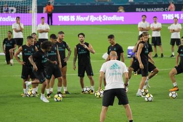 El Real Madrid realizó su práctica previa antes de El Clásico ante el FC Barcelona. 