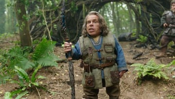 Warwick Davis como Willow en la serie de Disney+.