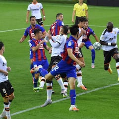 1x1 del Valencia: Autogol de Kondogbia y un equipo sin alma